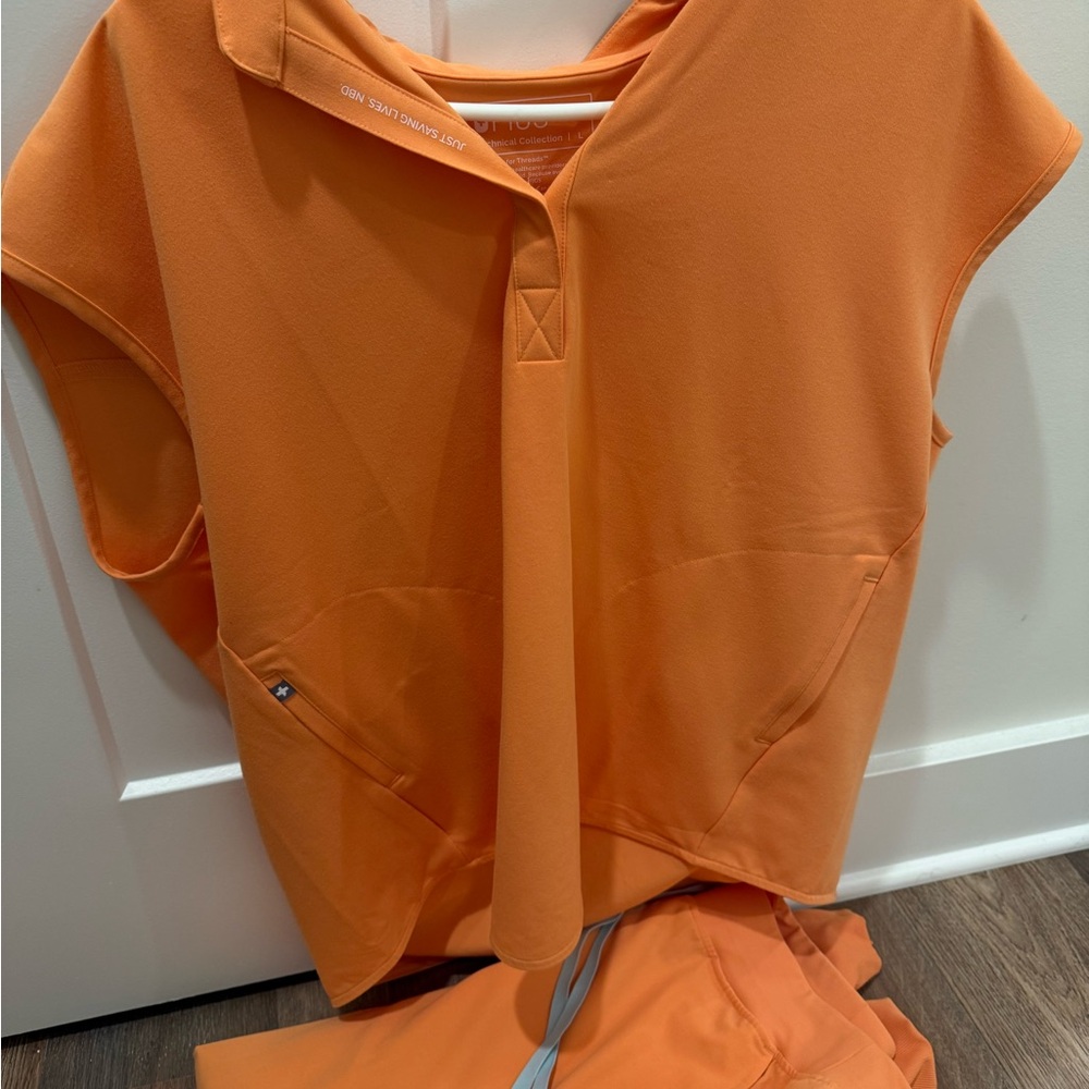 FIGS Rafaela oversized scrub top & high waisted zamora jogger scrub set